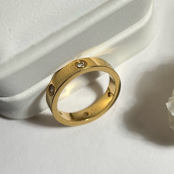 18K HGE Gold Band Ring love Crystal inlaid gold ring Size about an 8 Yellow Gold - Picture 8 of 12